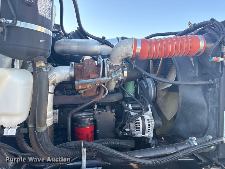 image for item NU9675 2007 Peterbilt 335 flatbed truck