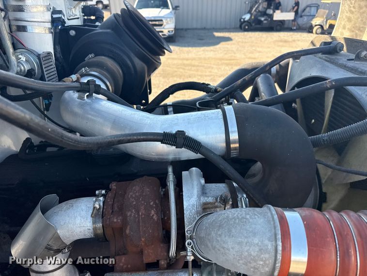 image for item NU9675 2007 Peterbilt 335 flatbed truck