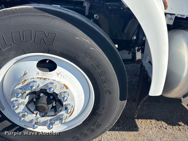 image for item NU9675 2007 Peterbilt 335 flatbed truck