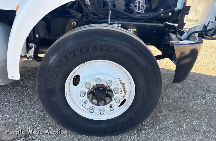 image for item NU9675 2007 Peterbilt 335 flatbed truck