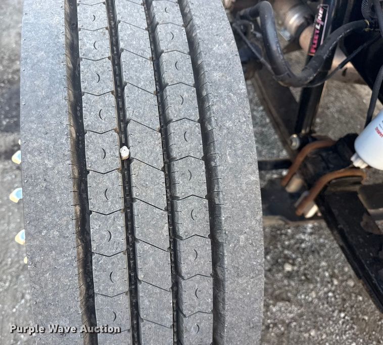 image for item NU9675 2007 Peterbilt 335 flatbed truck