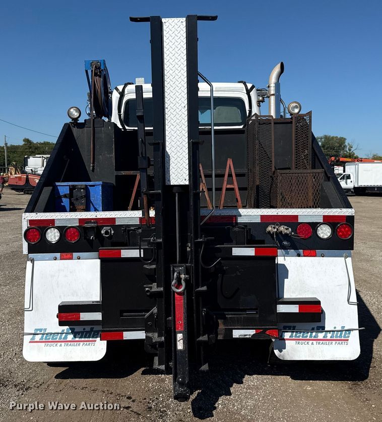 image for item NU9678 2017 Freightliner 114SD toter truck