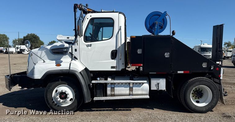 image for item NU9678 2017 Freightliner 114SD toter truck
