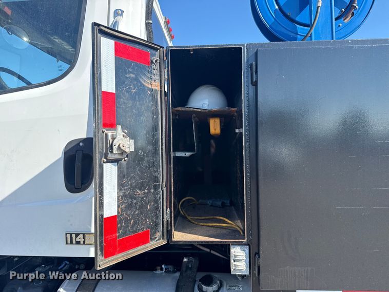 image for item NU9678 2017 Freightliner 114SD toter truck