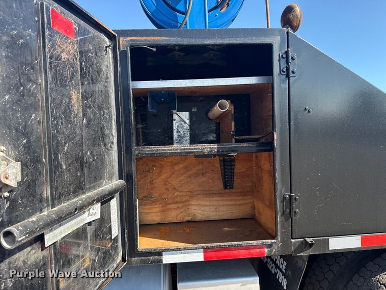 image for item NU9678 2017 Freightliner 114SD toter truck