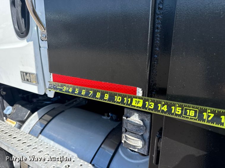 image for item NU9678 2017 Freightliner 114SD toter truck