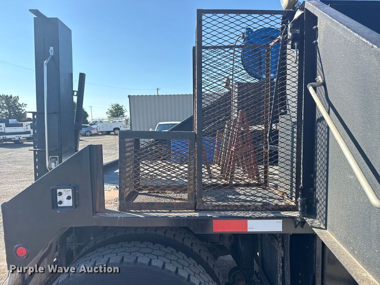 image for item NU9678 2017 Freightliner 114SD toter truck