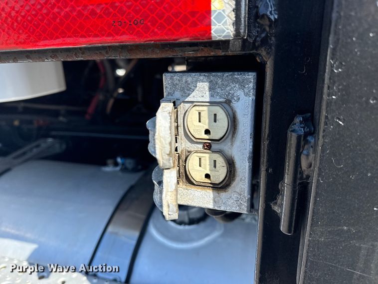 image for item NU9678 2017 Freightliner 114SD toter truck