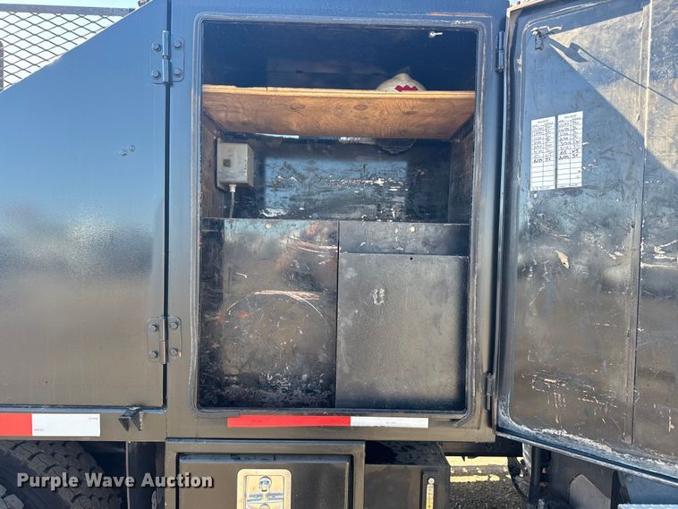 image for item NU9678 2017 Freightliner 114SD toter truck