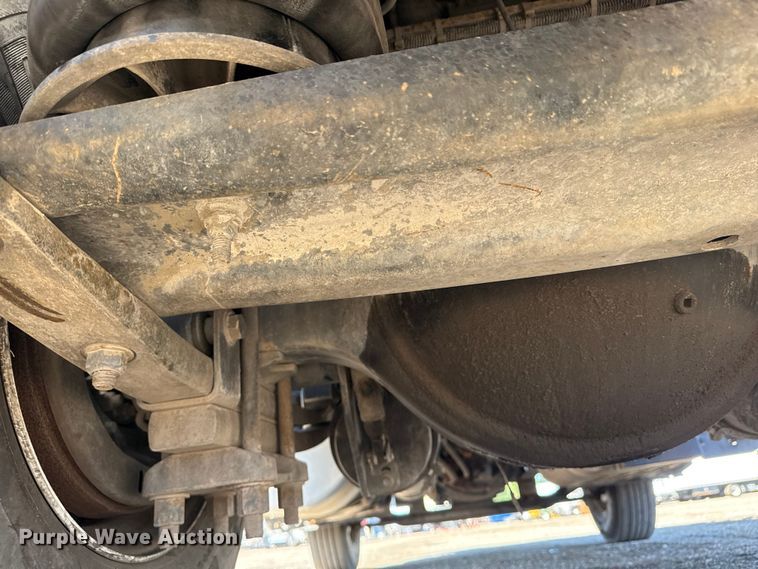 image for item NU9678 2017 Freightliner 114SD toter truck