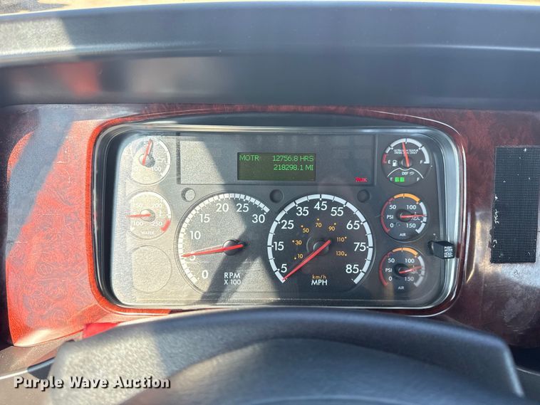 image for item NU9678 2017 Freightliner 114SD toter truck