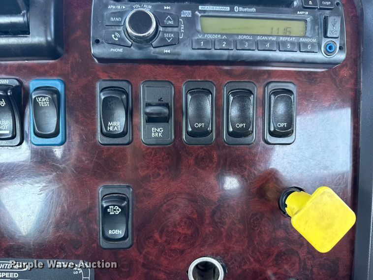 image for item NU9678 2017 Freightliner 114SD toter truck