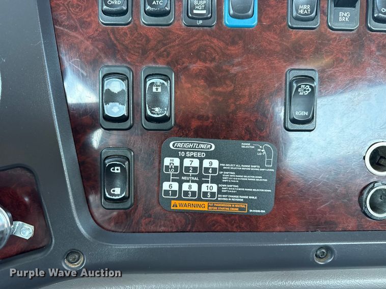 image for item NU9678 2017 Freightliner 114SD toter truck