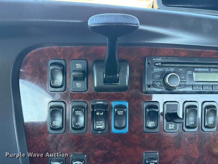 image for item NU9678 2017 Freightliner 114SD toter truck