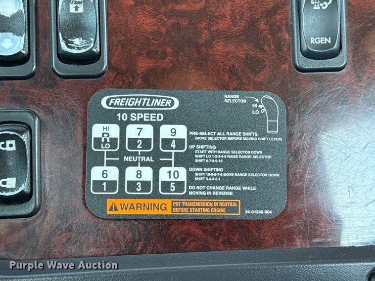 image for item NU9678 2017 Freightliner 114SD toter truck