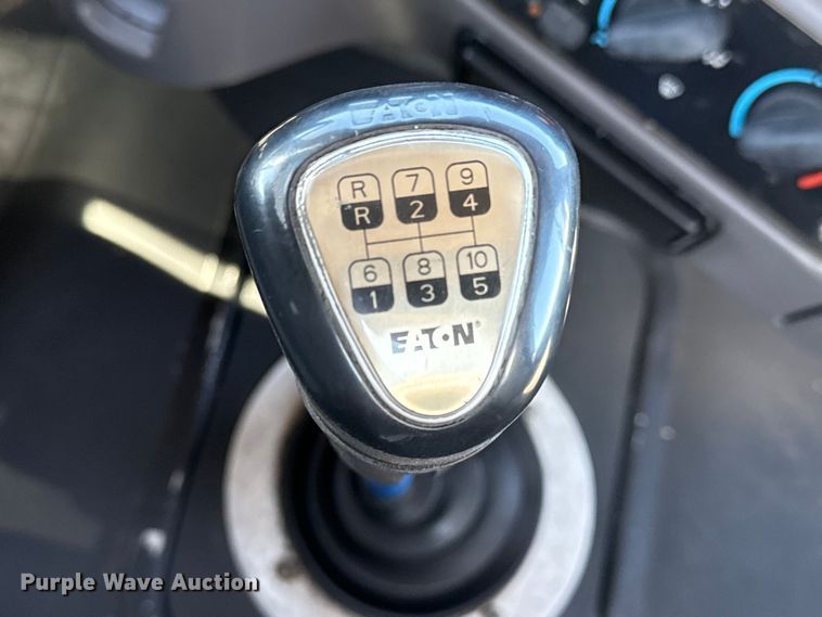 image for item NU9678 2017 Freightliner 114SD toter truck