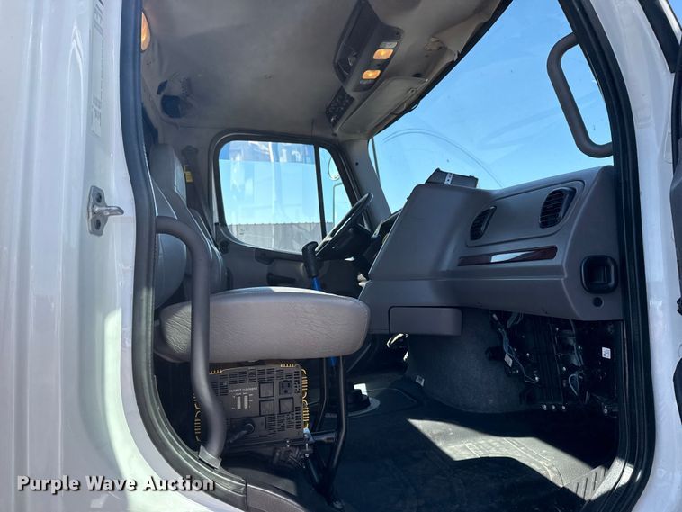 image for item NU9678 2017 Freightliner 114SD toter truck