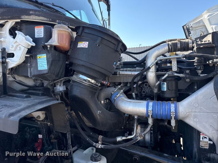 image for item NU9678 2017 Freightliner 114SD toter truck