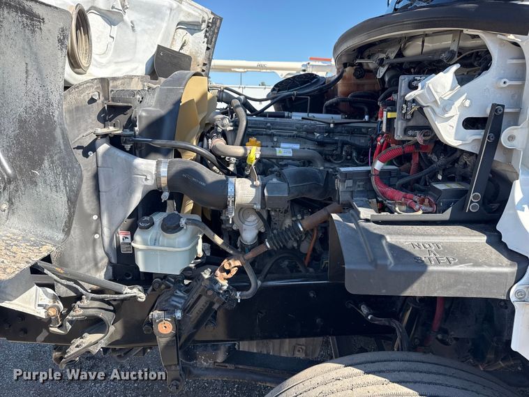 image for item NU9678 2017 Freightliner 114SD toter truck