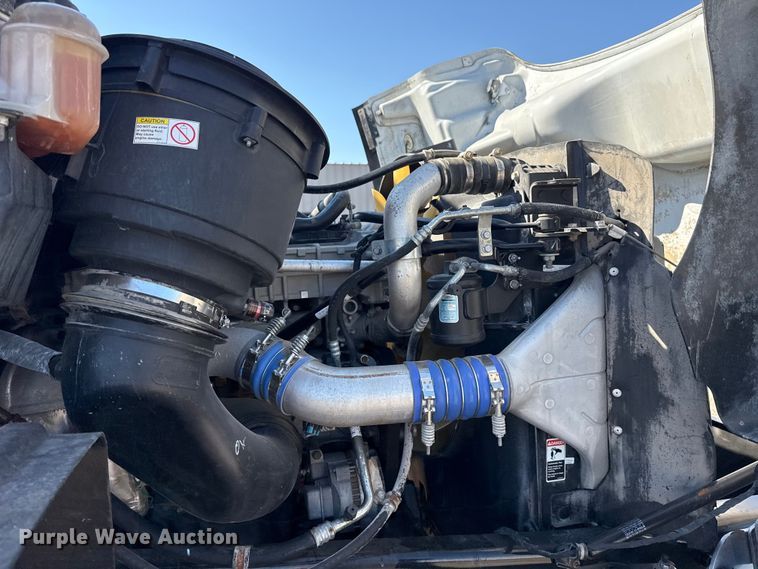 image for item NU9678 2017 Freightliner 114SD toter truck