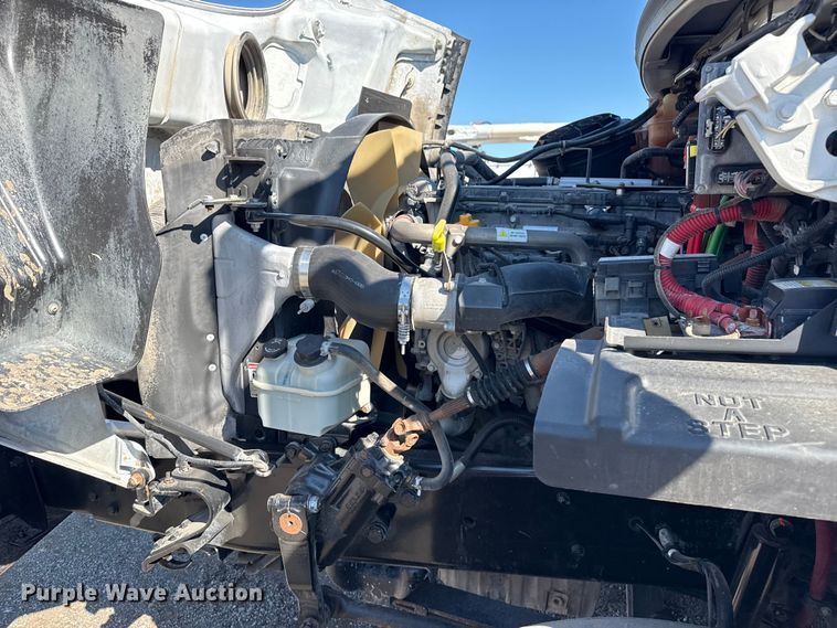 image for item NU9678 2017 Freightliner 114SD toter truck