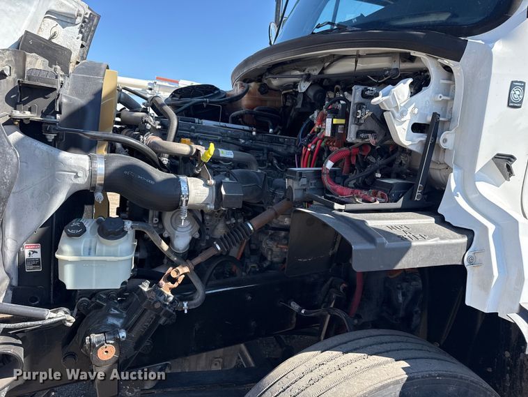 image for item NU9678 2017 Freightliner 114SD toter truck