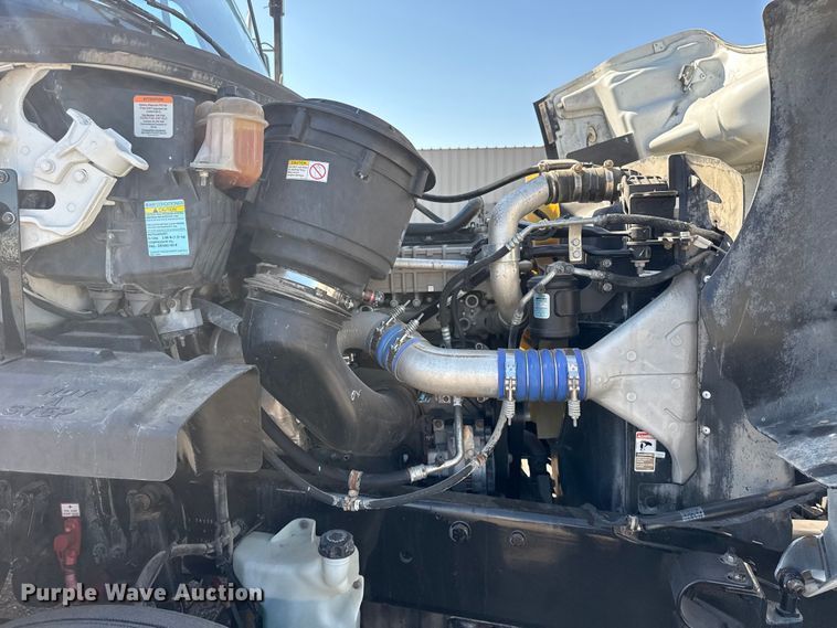 image for item NU9678 2017 Freightliner 114SD toter truck