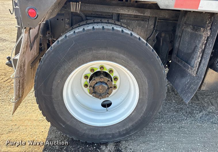 image for item NU9678 2017 Freightliner 114SD toter truck