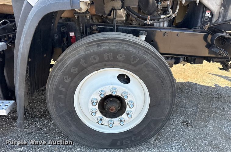 image for item NU9678 2017 Freightliner 114SD toter truck