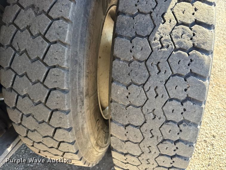 image for item NU9678 2017 Freightliner 114SD toter truck