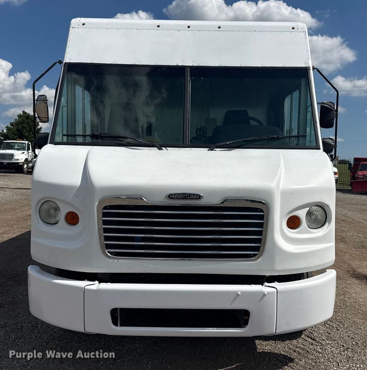 image for item NU9683 2018 Freightliner MT45 delivery truck