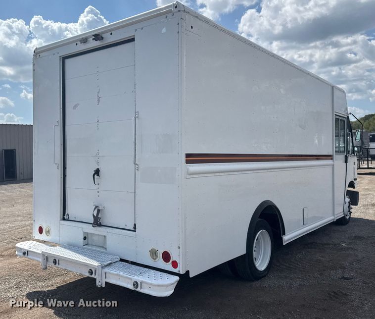 image for item NU9683 2018 Freightliner MT45 delivery truck