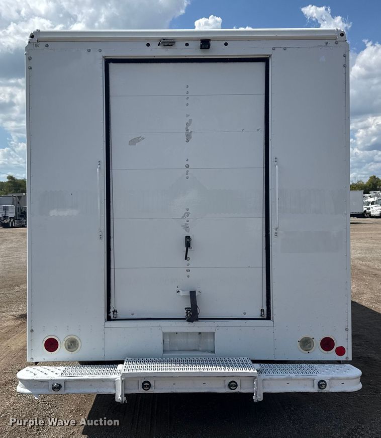 image for item NU9683 2018 Freightliner MT45 delivery truck