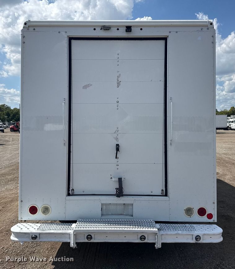 image for item NU9683 2018 Freightliner MT45 delivery truck