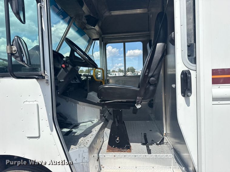 image for item NU9683 2018 Freightliner MT45 delivery truck