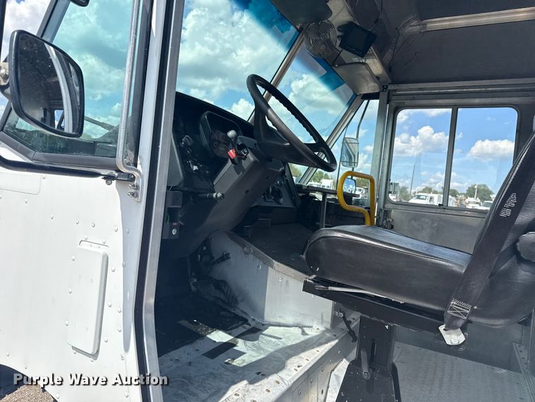 image for item NU9683 2018 Freightliner MT45 delivery truck