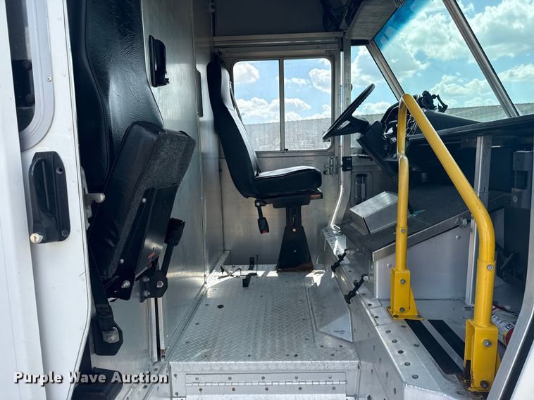 image for item NU9683 2018 Freightliner MT45 delivery truck