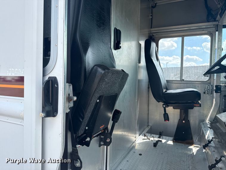 image for item NU9683 2018 Freightliner MT45 delivery truck