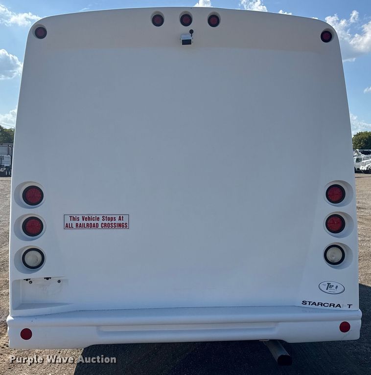 image for item NU9686 2007 Ford E350 Super Duty shuttle bus