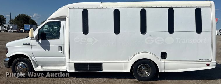 image for item NU9686 2007 Ford E350 Super Duty shuttle bus