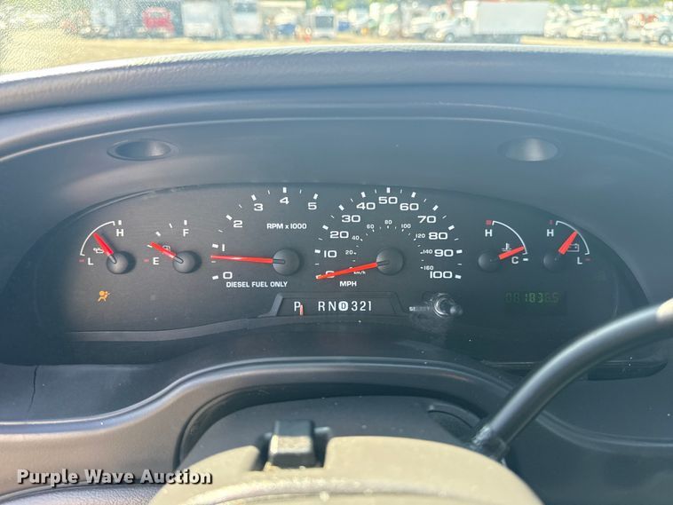 image for item NU9686 2007 Ford E350 Super Duty shuttle bus