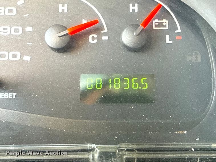 image for item NU9686 2007 Ford E350 Super Duty shuttle bus