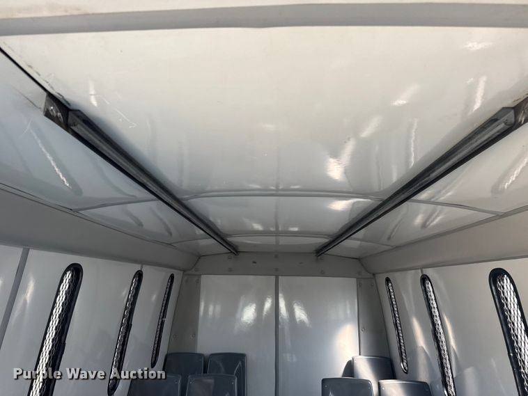 image for item NU9686 2007 Ford E350 Super Duty shuttle bus