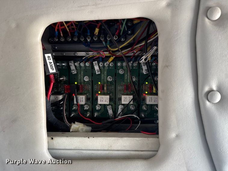 image for item NU9686 2007 Ford E350 Super Duty shuttle bus