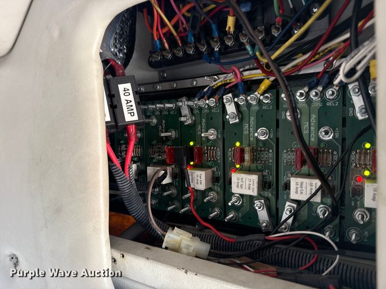 image for item NU9686 2007 Ford E350 Super Duty shuttle bus