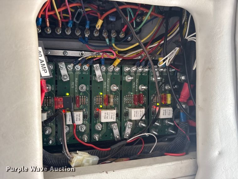 image for item NU9686 2007 Ford E350 Super Duty shuttle bus