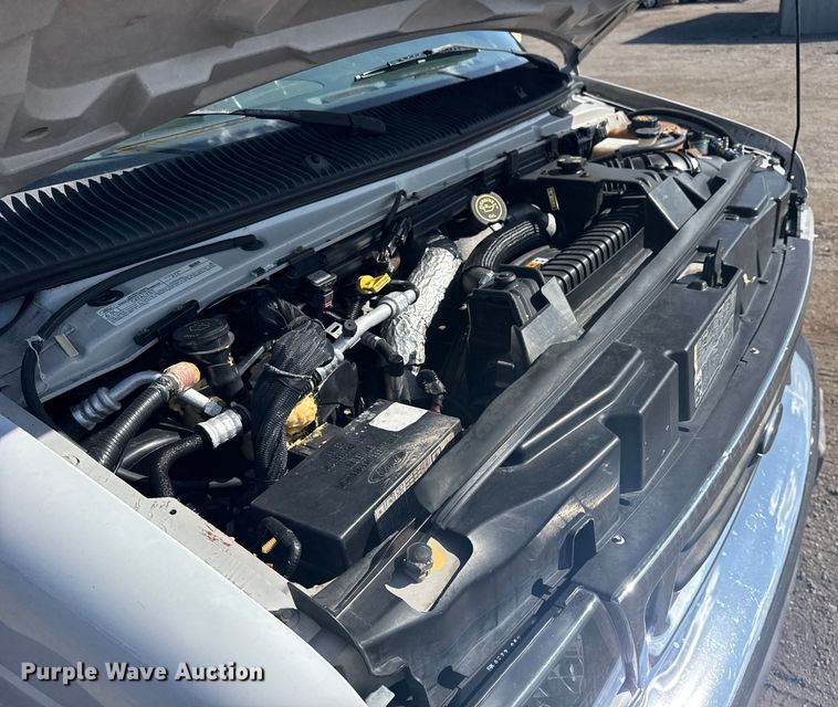 image for item NU9686 2007 Ford E350 Super Duty shuttle bus