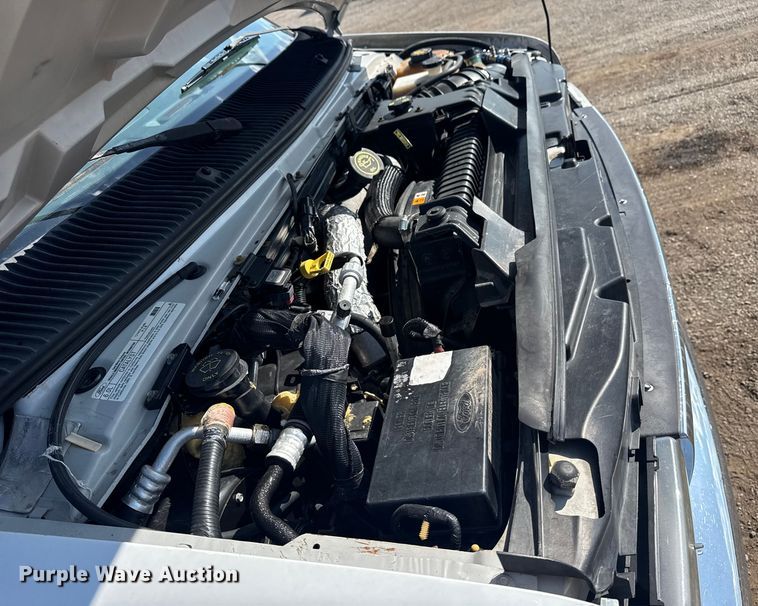 image for item NU9686 2007 Ford E350 Super Duty shuttle bus