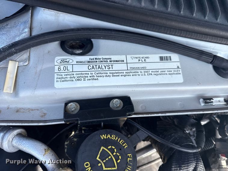 image for item NU9686 2007 Ford E350 Super Duty shuttle bus