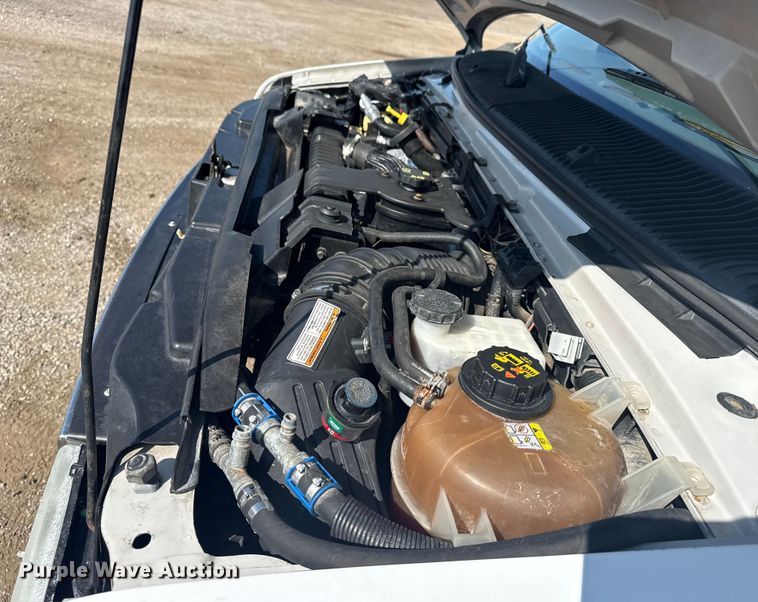 image for item NU9686 2007 Ford E350 Super Duty shuttle bus